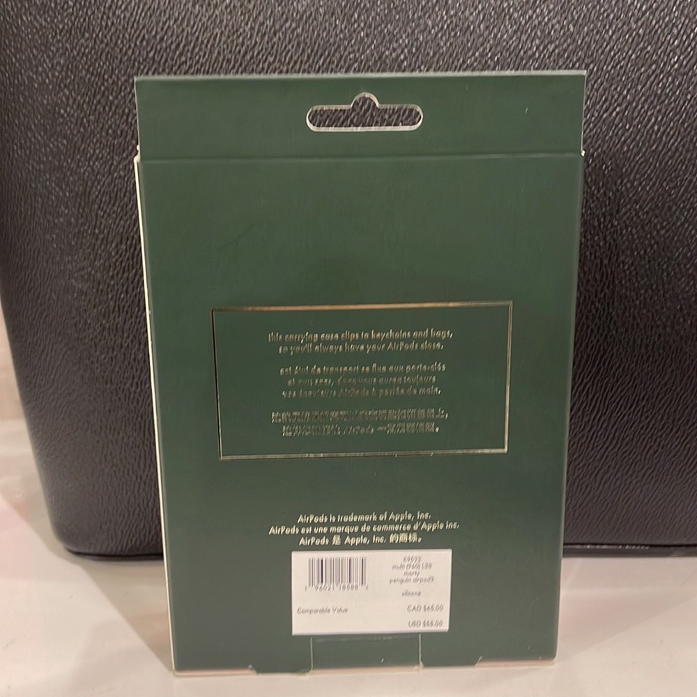 Kate Spade New York Penguin AirPods Silicon Tech Accessorie - Picture 12 of 16